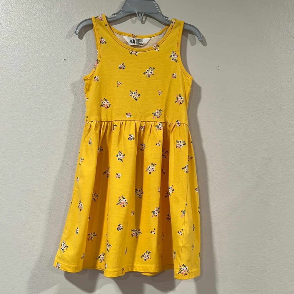 🟡 H&M Girls Yellow Floral Dress. Size 4-6.